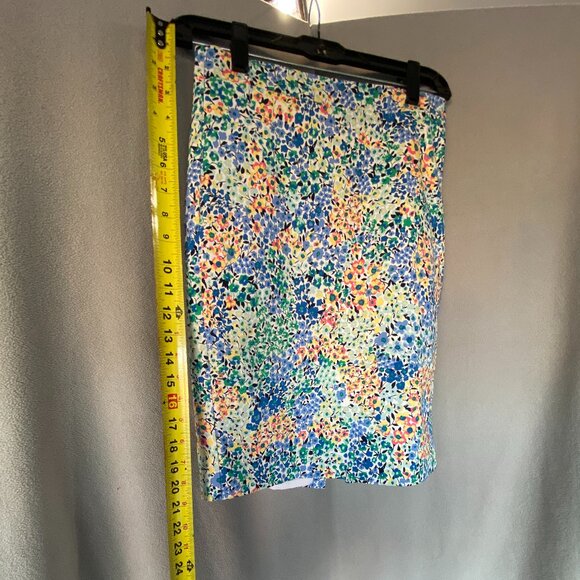 J.Crew Multicolor Floral Pencil Skirt | Size 00 | Vibrant Spring Print | Lined - Picture 2 of 6